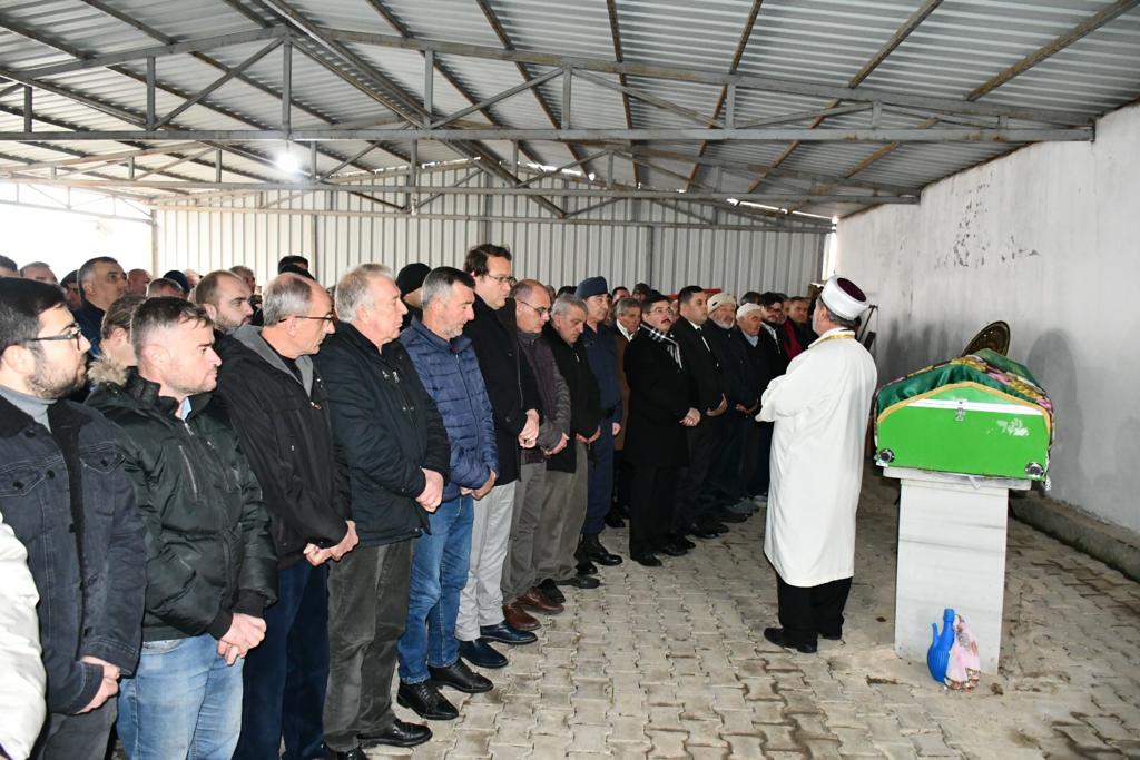 Kaymakamımız Sayın Ayhan TERZİ, Merhume Servet KÖSE'nin Cenaze Namazına Katıldı.