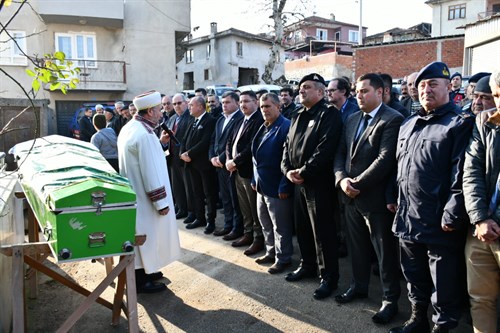 Kaymakamımız Sayın Ayhan TERZİ, Merhum Cemal ÇABUKLAR'ın Cenaze Namazına Katıldı.