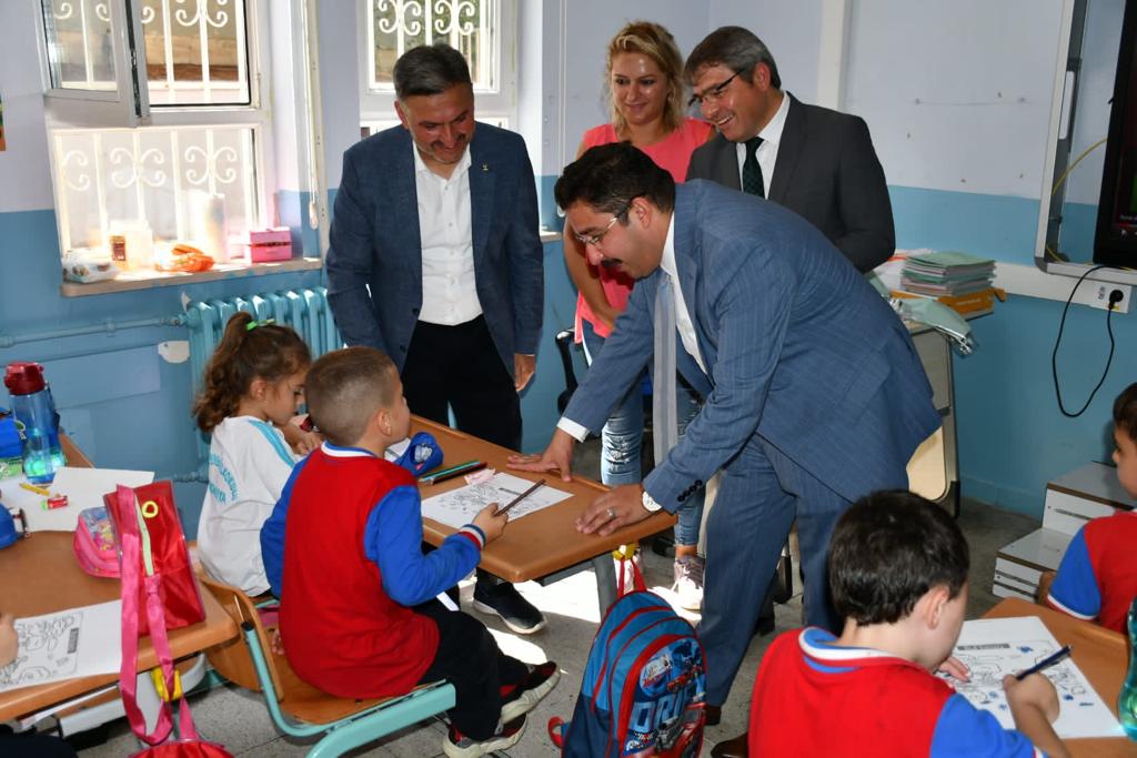 Sayın Kaymakamımız Ayhan TERZİ, İlköğretim Haftası Kutlama Programına Katıldı.