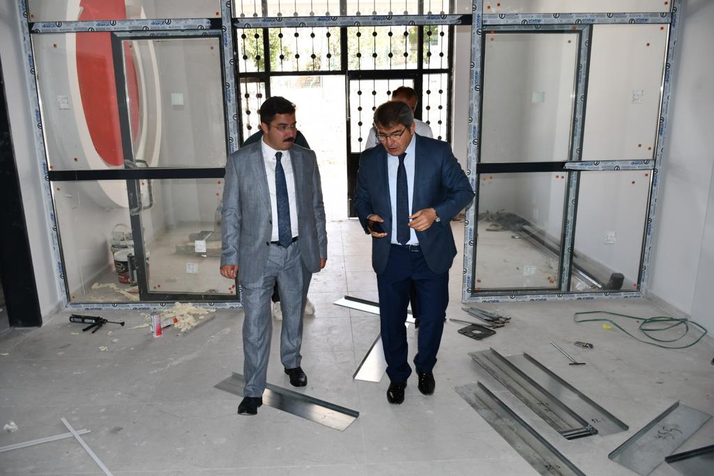 Sayın Kaymakamımız Ayhan TERZİ, Ömerbey Mahallesi'nde Yapımı Devam Eden Okulumuzu Ziyaret Etti.