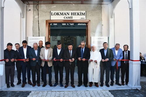Kaymakamımız Sayın Ayhan TERZİ, Halitpaşa mahallesinde yapımı tamamlanan Lokman Hekim Camii’sinin açılışına katıldı.